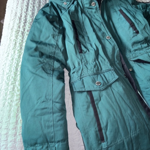 Hollister Women's Green Down Coat with Faux Fur Hood - Picture 11 of 11